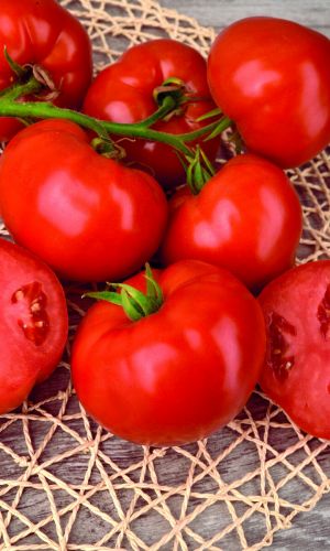 Томат НЕПАСЫНКУЮЩИЙСЯ САЛАТНЫЙ &mdash; Неприхотлив в возделывании! Выраженный томатный вкус! Идеален для летних салатов!